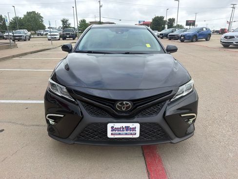 Used 2020 Toyota Camry SE FWD image 2