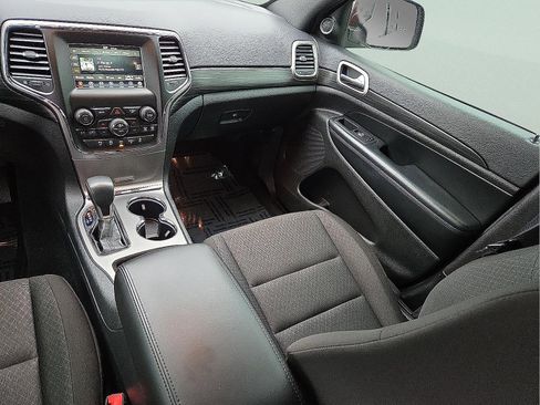 Used 2020 Jeep Grand Cherokee Laredo image 12