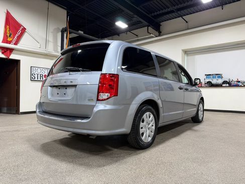 Used 2019 Dodge Grand Caravan SE FWD image 9