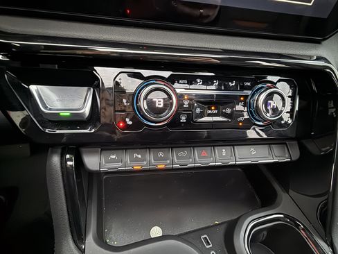 Used 2025 GMC Sierra 1500 AT4 w/ AT4 Premium Package image 19