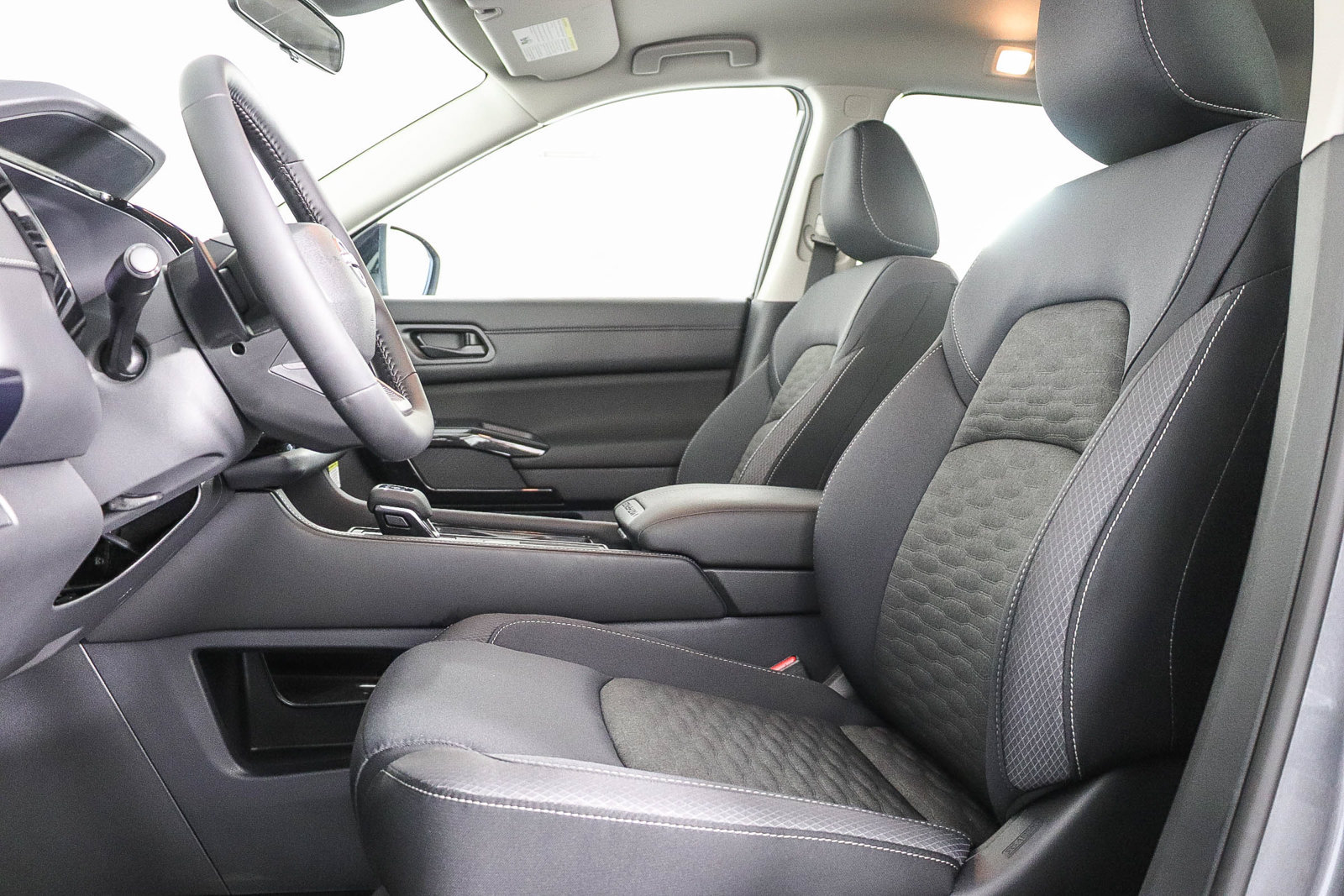 Used 2025 Nissan Pathfinder Platinum w/ Cargo Package FWD image 18