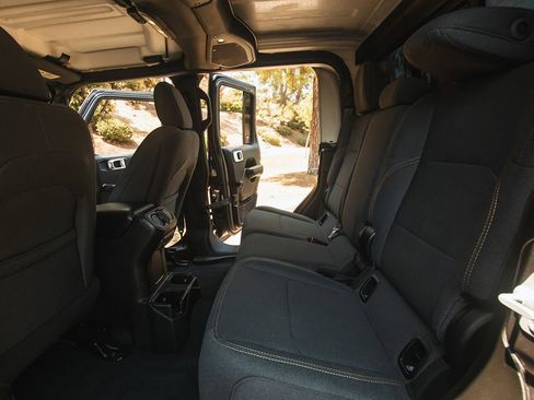 Used 2024 Jeep Gladiator Sport image 21