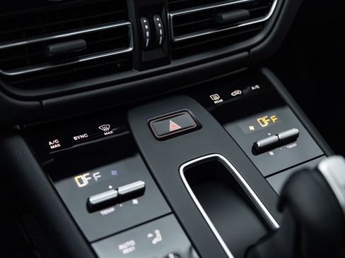 Certified 2026 Porsche Macan AWD/4WD image 25