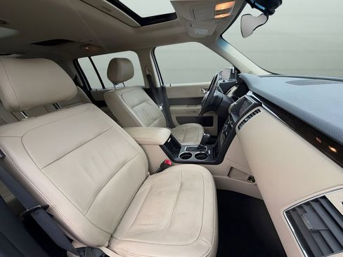 Used 2018 Ford Flex Limited w/ Equipment Group 301A FWD image 17