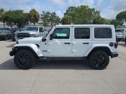 Used 2025 Jeep Wrangler Unlimited Sahara AWD/4WD image 9