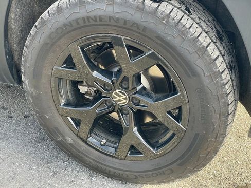 Certified 2025 Volkswagen Atlas Peak Edition SE image 32