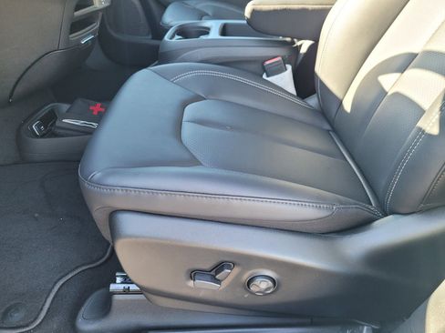 New 2026 Chrysler Pacifica Select image 14