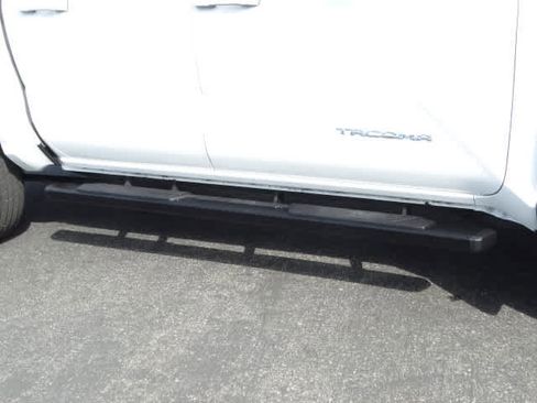 Used 2025 Toyota Tacoma SR5 image 10