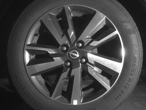 Used 2025 Nissan Versa SV image 14