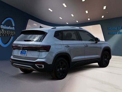 New 2026 Volkswagen Taos SE FWD image 5