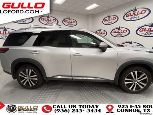 Used 2024 Nissan Pathfinder Platinum FWD image 9