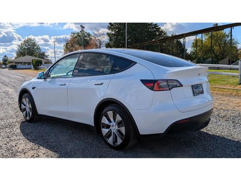 Used 2021 Tesla Model Y 2WD image 5