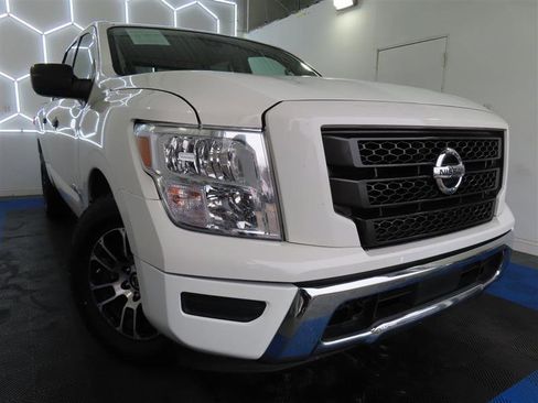 Used 2022 Nissan Titan SV image 2