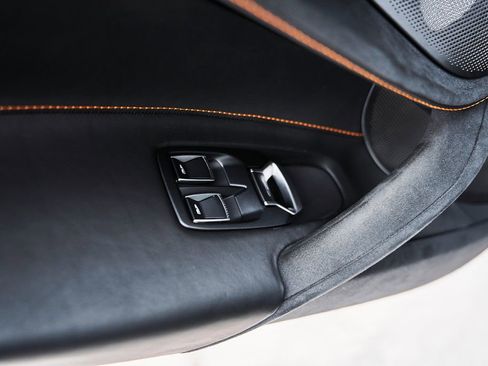 Used 2024 McLaren 750S image 32