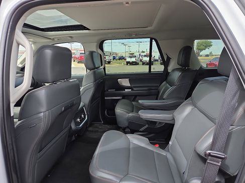 Used 2025 Ford Expedition Active image 9