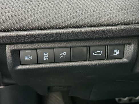 Used 2025 Toyota Camry SE FWD image 17