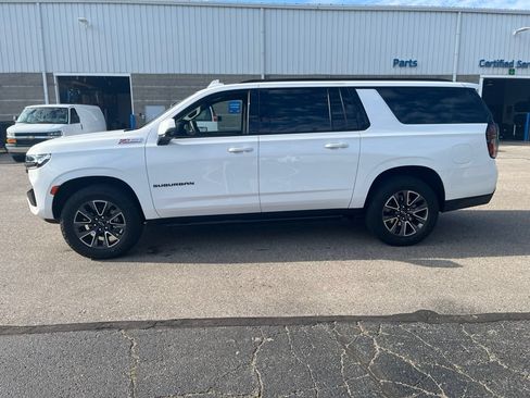 Used 2023 Chevrolet Suburban Z71 w/ Luxury Package AWD/4WD image 5