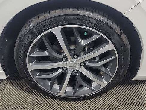 Used 2022 Honda Civic Touring image 3