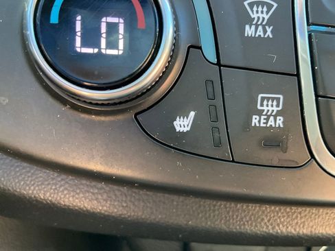 Used 2019 Chevrolet Traverse LT w/ LPO, Blackout Package AWD/4WD image 10