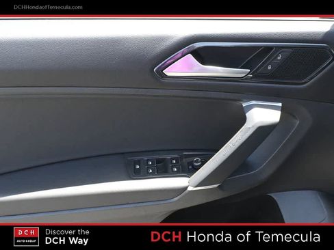 Used 2018 Volkswagen Tiguan SE w/ Panoramic Sunroof Package FWD image 16