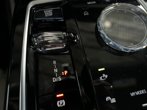 Used 2023 BMW 760i xDrive w/ Executive Package image 65