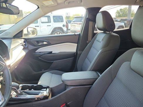Used 2024 Chevrolet Trax LT w/ LT Convenience Package FWD image 21