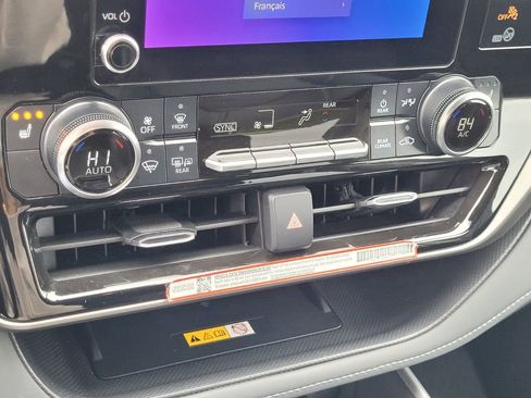 Certified 2025 Toyota Highlander XLE image 24