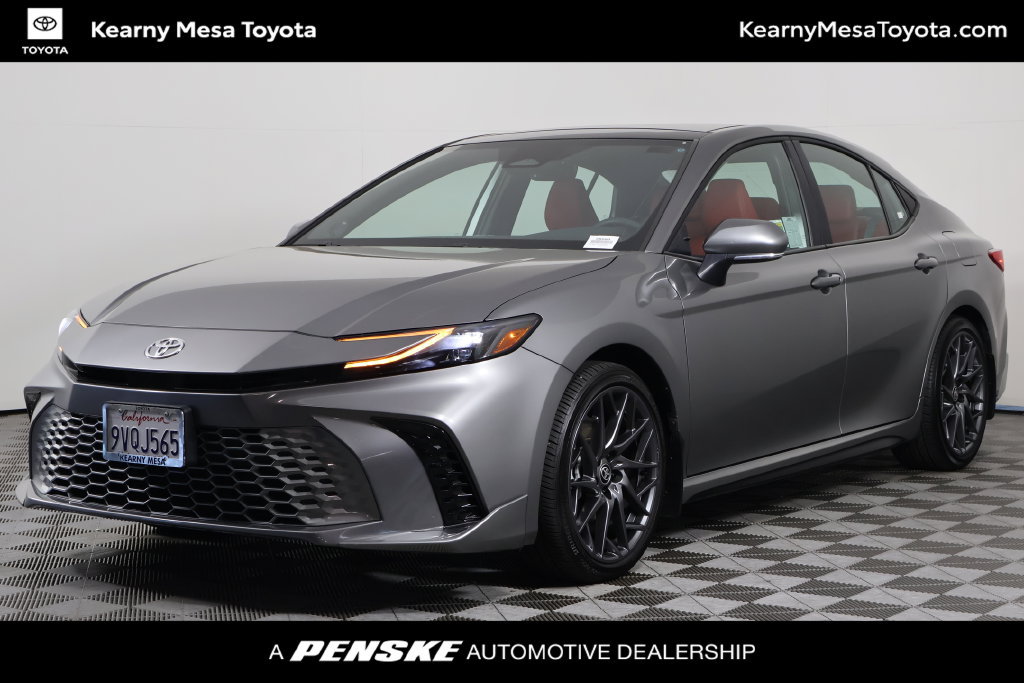 Used 2025 Toyota Camry XSE FWD image 1