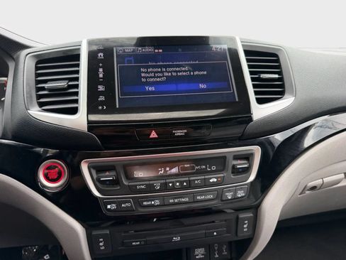 Used 2017 Honda Pilot Touring image 12