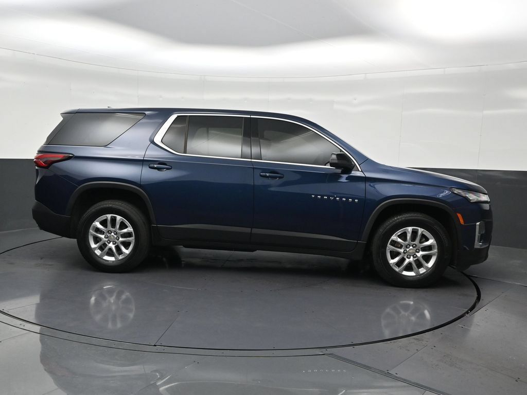 Used 2023 Chevrolet Traverse LS FWD image 7