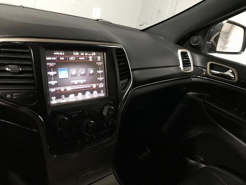 Used 2015 Jeep Grand Cherokee Limited image 27