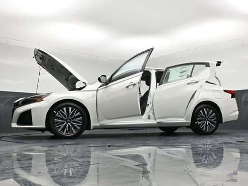 New 2026 Nissan Altima 2.5 SV FWD image 36