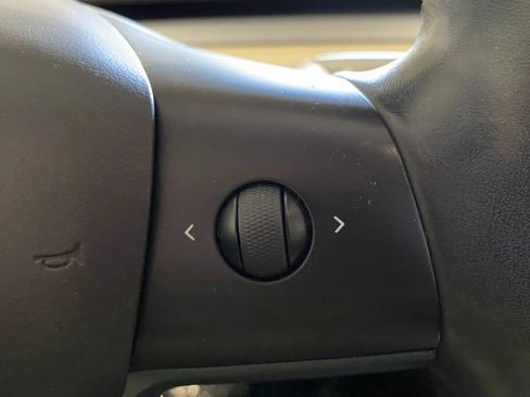 Used 2017 Tesla Model 3 Long Range image 17