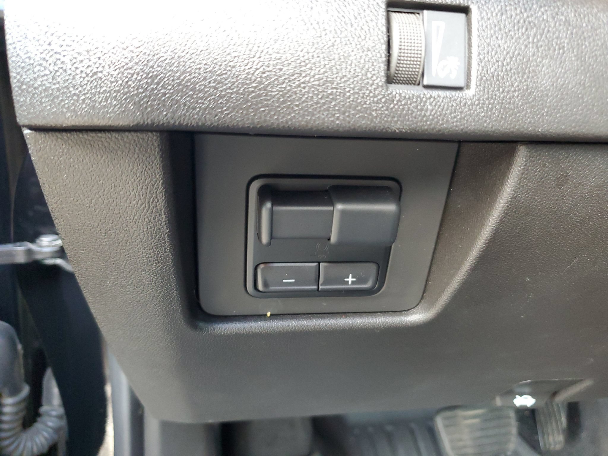 Used 2024 GMC Canyon AT4 w/ Canyon Safety Plus Package AWD/4WD image 18