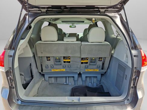 Used 2013 Toyota Sienna XLE FWD image 12