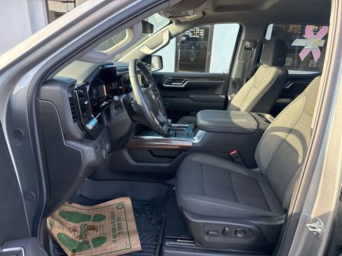 Used 2025 Chevrolet Silverado 1500 LT AWD/4WD image 16