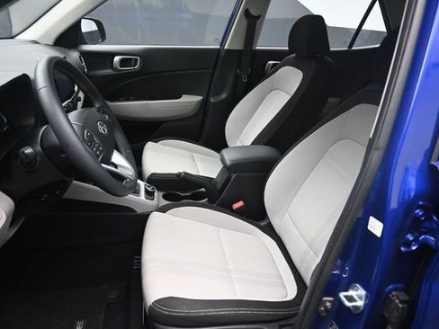 Used 2023 Hyundai Venue SEL FWD image 18