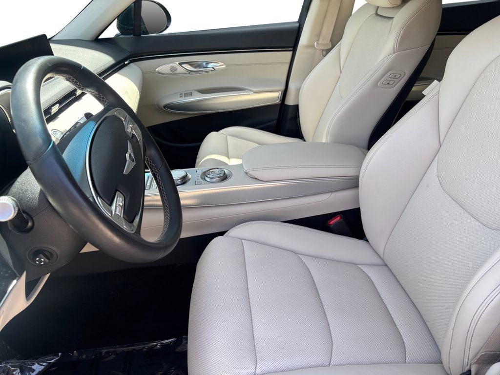 Used 2023 Genesis GV70 2.5T w/ Select Package AWD/4WD image 10