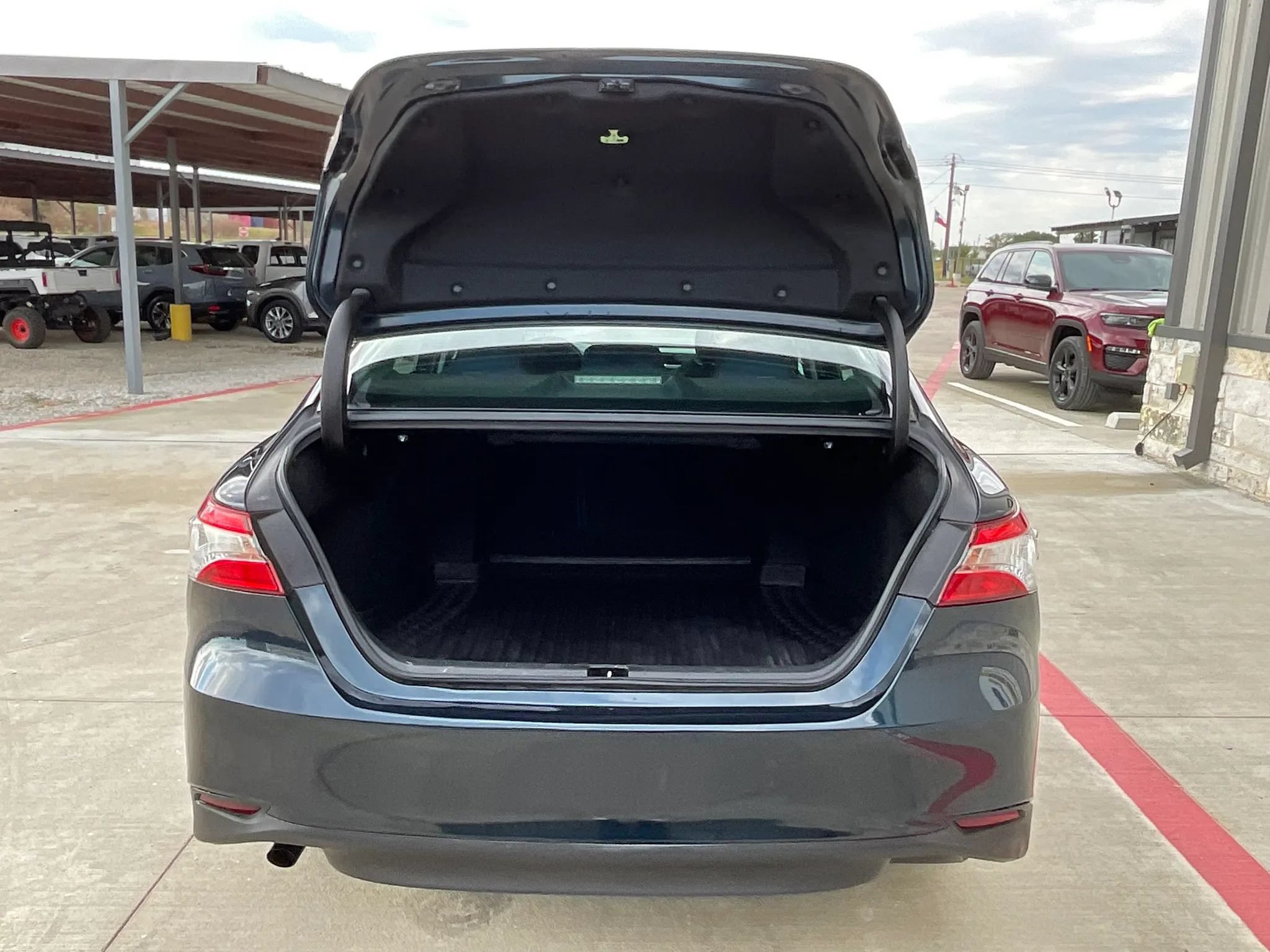 Used 2018 Toyota Camry LE w/ Audio Package FWD image 14