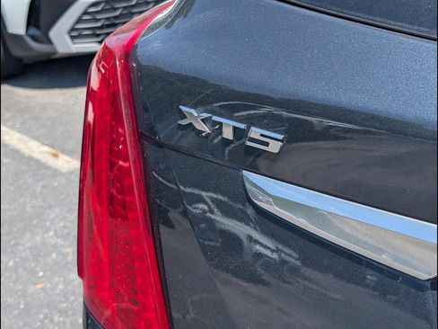 Used 2019 Cadillac XT5 Luxury w/ Advanced Security Package FWD image 21
