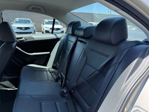 Used 2013 Volkswagen Jetta SE FWD image 11