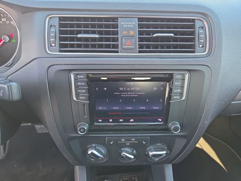 Used 2016 Volkswagen Jetta SE image 21