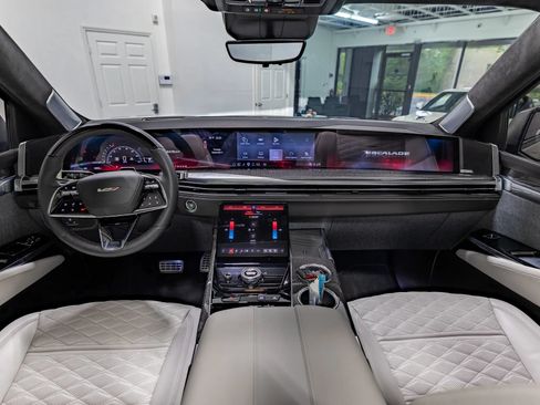 Used 2026 Cadillac Escalade V w/ LPO, Onyx Lite Package AWD/4WD image 43