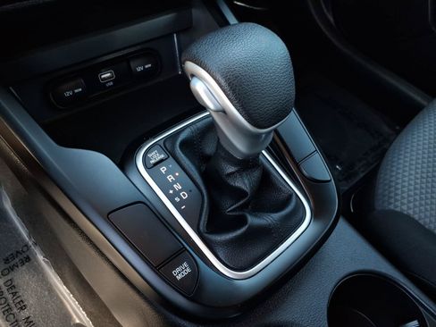 Used 2023 Kia Soul LX w/ LX Technology Package FWD image 22