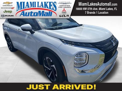 Used 2022 Mitsubishi Outlander SEL image 1