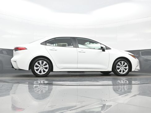 Used 2024 Toyota Corolla LE FWD image 31