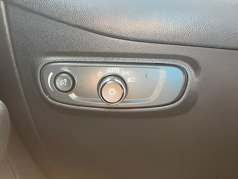 Used 2022 Chevrolet Equinox LT FWD image 23