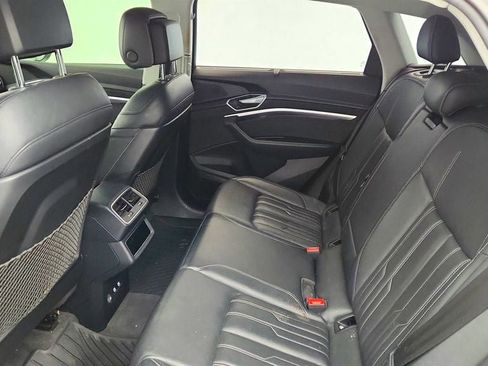 Used 2019 Audi e-tron Prestige w/ Prestige Package image 21