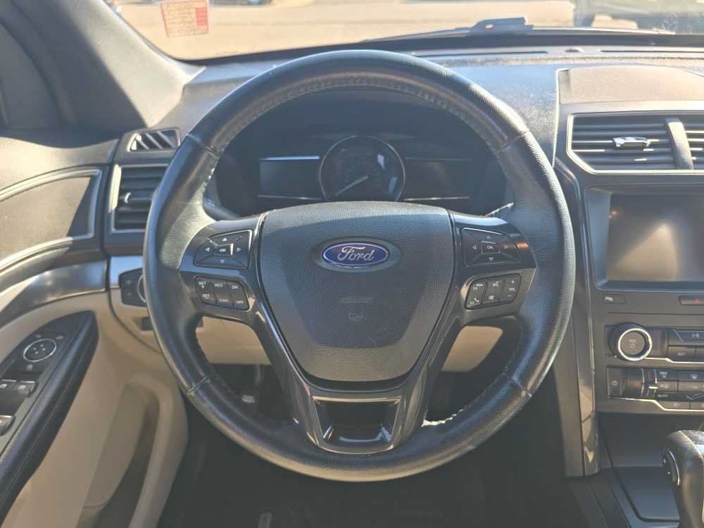 Used 2019 Ford Explorer XLT w/ Equipment Group 202A AWD/4WD image 11