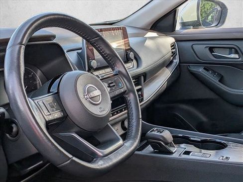 Used 2023 Nissan Rogue SV w/ SV Premium B Package image 9